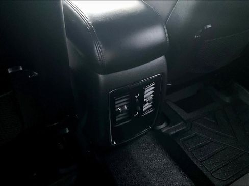 Used 2020 Jeep Grand Cherokee Laredo image 28