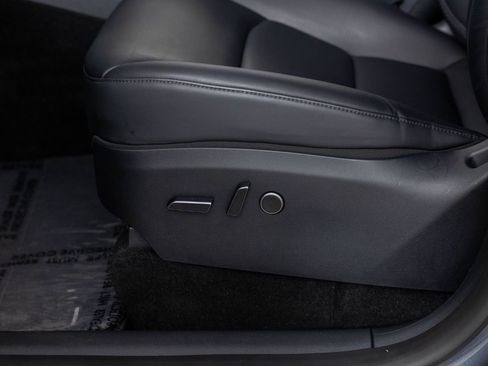 Used 2023 Tesla Model Y Performance image 16
