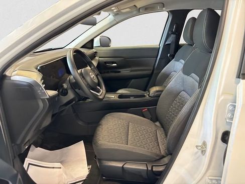 Used 2025 Nissan Kicks SV AWD/4WD image 10