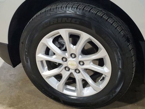 Used 2020 Chevrolet Equinox LS w/ LS Convenience Package image 39