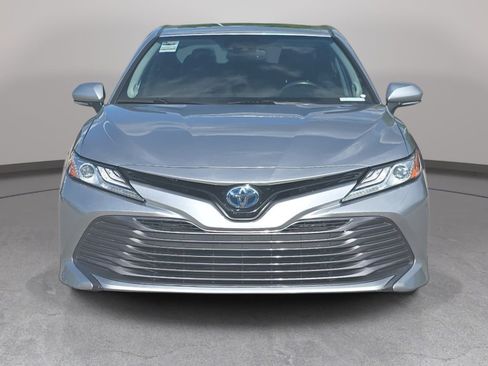 Used 2020 Toyota Camry XLE w/ Sunroof Package FWD image 2