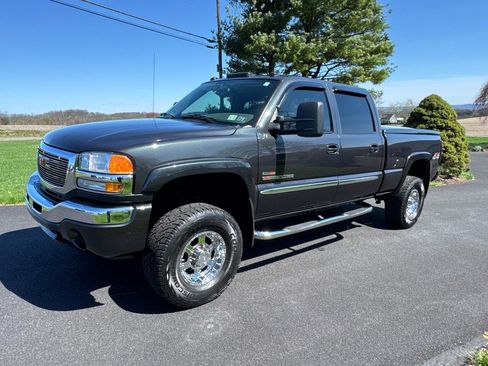Used 2005 GMC Sierra 2500 SLE w/ Heavy-Duty Power Package image 1
