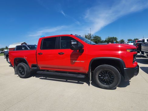 Used 2025 Chevrolet Silverado 2500 W/T AWD/4WD image 4
