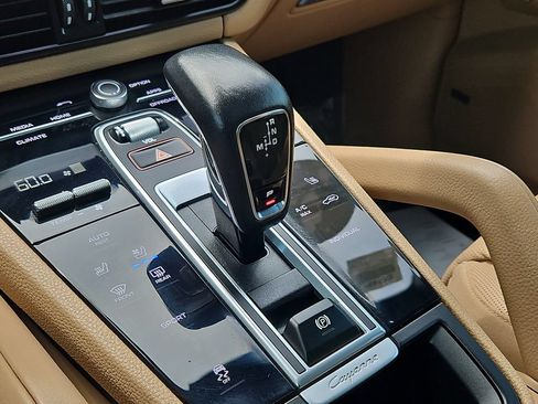 Certified 2023 Porsche Cayenne Platinum Edition AWD/4WD image 32