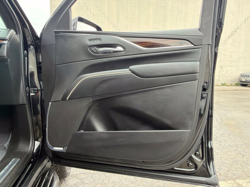 Used 2023 Cadillac Escalade Luxury AWD/4WD image 20