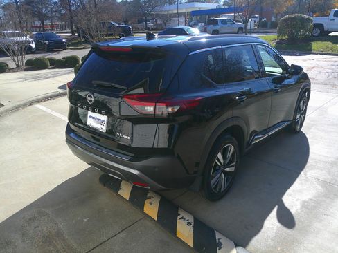 Used 2023 Nissan Rogue SL w/ SL Premium Package image 12