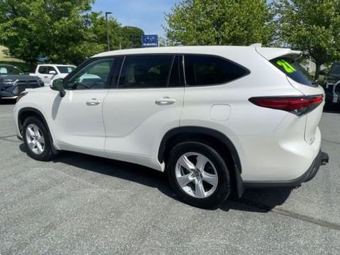 Used 2021 Toyota Highlander LE AWD/4WD image 6
