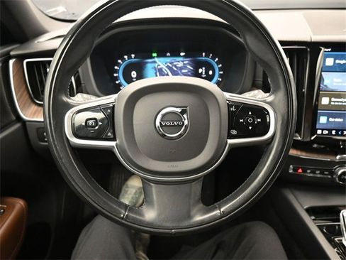 Used 2022 Volvo XC60 B5 Inscription image 24