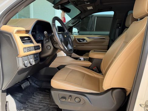 Used 2021 Chevrolet Tahoe Premier w/ Premium Package RWD image 6