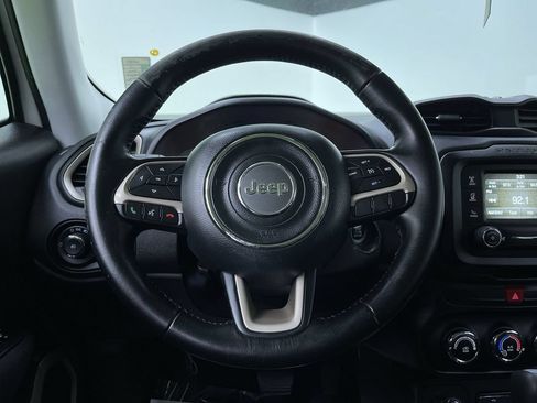 Used 2017 Jeep Renegade Latitude AWD/4WD image 21