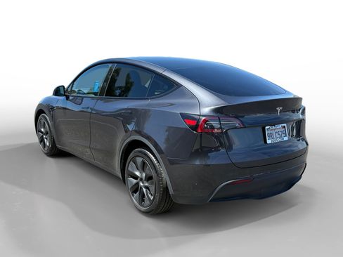 Used 2025 Tesla Model Y Long Range AWD/4WD image 3