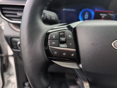 Used 2023 Ford Explorer Platinum w/ Technology Package image 18