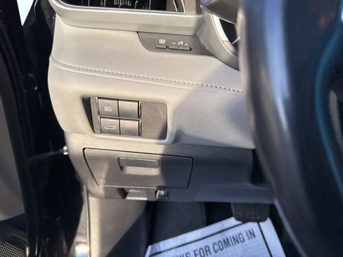 Used 2022 Toyota Highlander XLE image 19