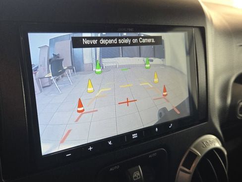 Used 2012 Jeep Wrangler Unlimited Sahara image 21