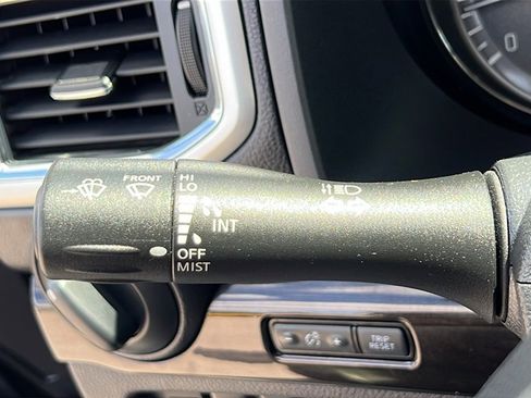 Used 2018 Nissan Titan SV image 15