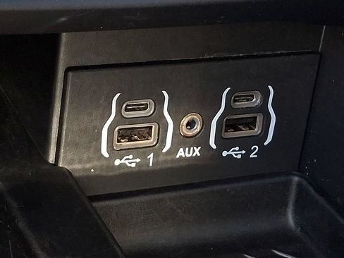 Used 2025 Chrysler Pacifica Limited FWD image 25