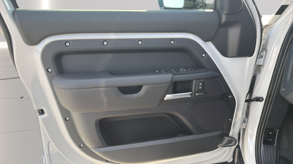 New 2026 Land Rover Defender 110 X-Dynamic SE AWD/4WD image 20