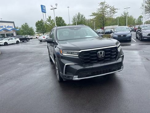 Used 2024 Honda Pilot Touring image 4