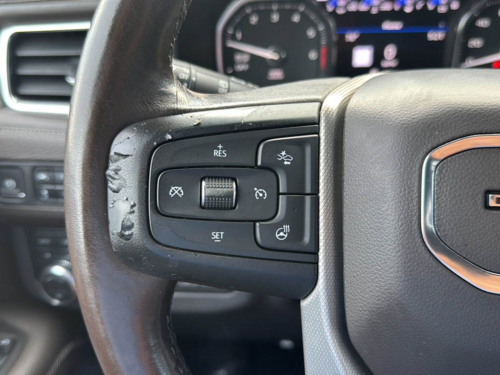 Used 2021 GMC Yukon Denali w/ Denali Ultimate Package AWD/4WD image 37