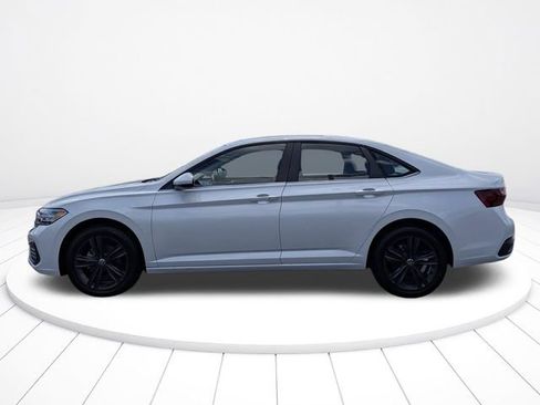 Used 2024 Volkswagen Jetta SE FWD image 6