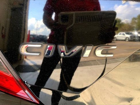 Used 2018 Honda Civic EX-T image 9
