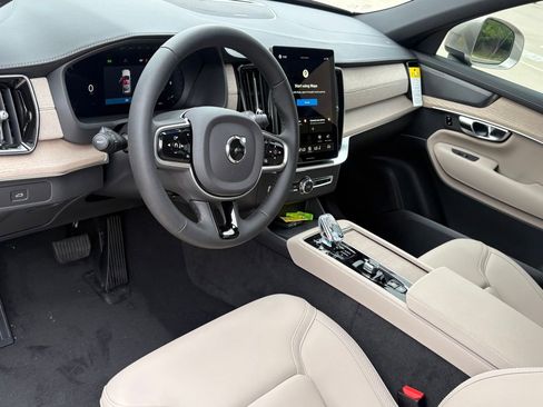New 2026 Volvo XC90 B6 Plus w/ Protection Package Premier AWD/4WD image 13