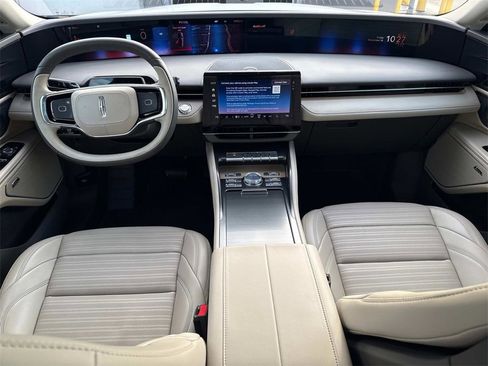 Used 2025 Lincoln Nautilus Reserve w/ Jet Appearance Package image 13