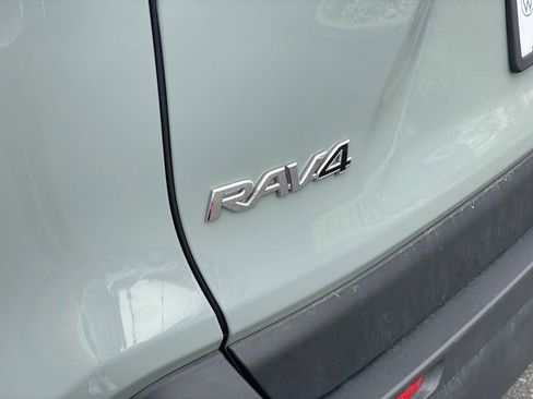 Used 2021 Toyota RAV4 XLE Premium AWD/4WD image 31