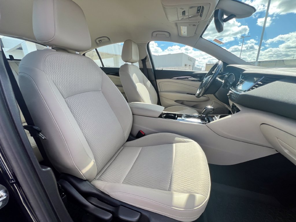Used 2018 Buick Regal Preferred w/ Driver Confidence Package #1 FWD image 33
