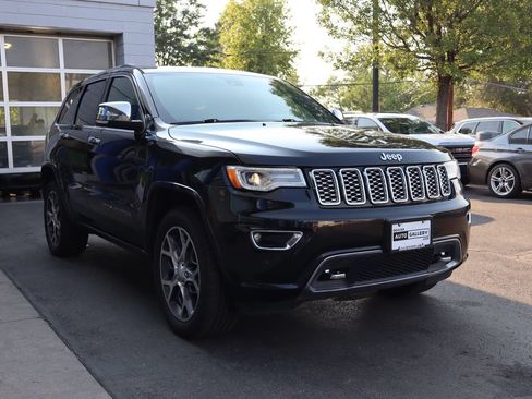 Used 2019 Jeep Grand Cherokee Overland AWD/4WD image 6