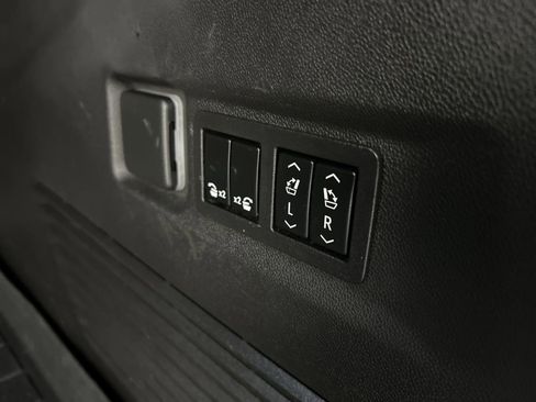 Used 2022 GMC Yukon XL SLT image 33