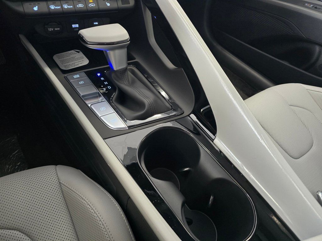 New 2026 Hyundai Elantra Limited FWD image 30