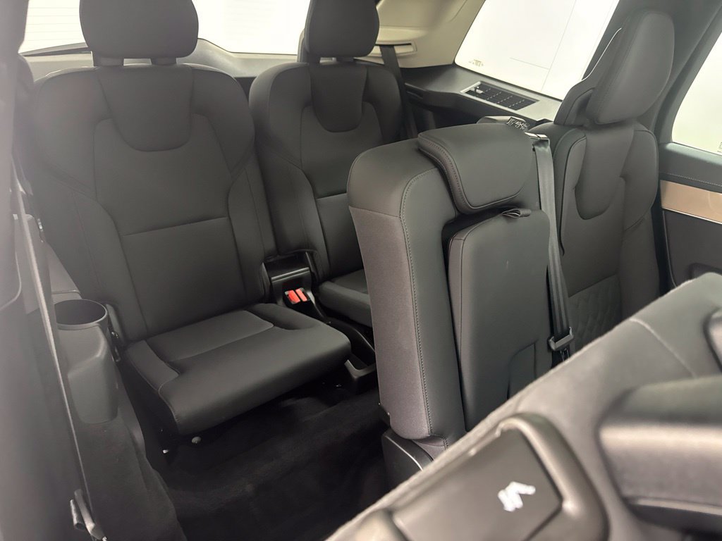 Used 2026 Volvo XC90 B5 Plus w/ Protection Package AWD/4WD image 18