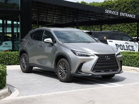 Used 2022 Lexus NX 250 FWD image 2