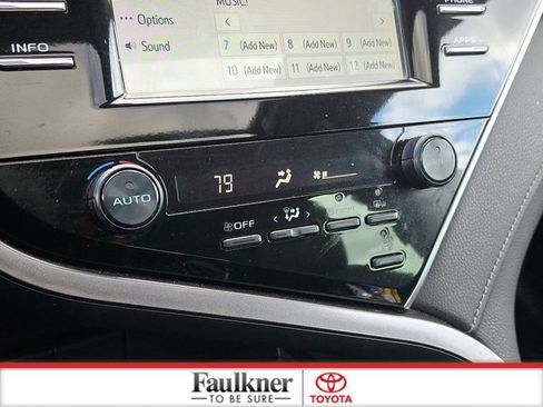 Used 2018 Toyota Camry L image 16