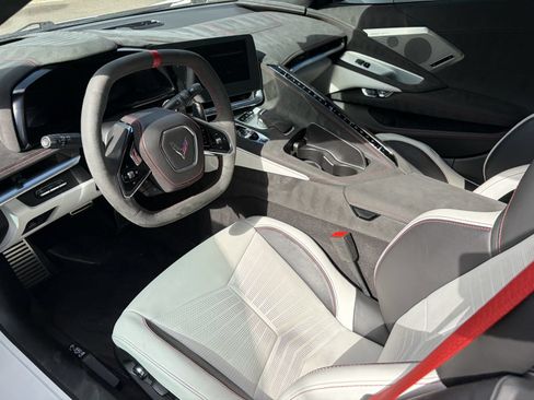 Used 2023 Chevrolet Corvette Stingray Premium Conv w/ Z51 Performance Package RWD image 11