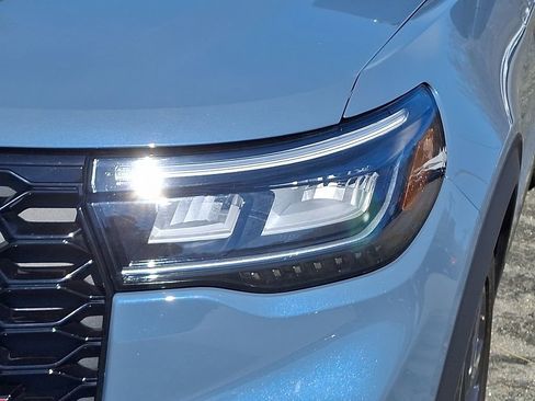 Used 2025 Ford Explorer ST image 9