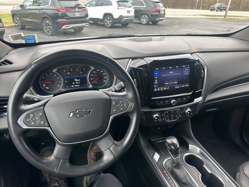 Used 2022 Chevrolet Traverse LT w/ Midnight/Sport Edition image 14