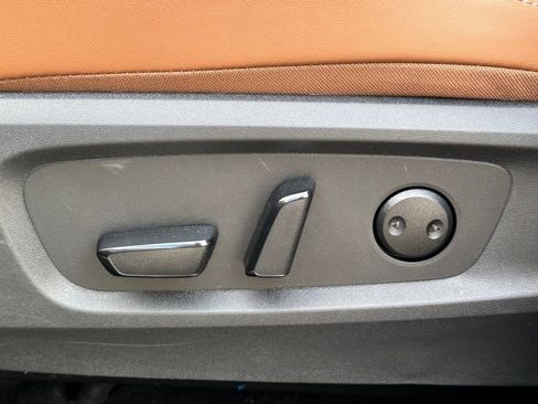 Used 2025 Nissan Pathfinder Platinum image 12