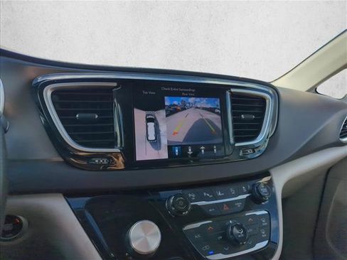 Used 2019 Chrysler Pacifica Touring-L Plus w/ Advanced Safetytec Group FWD image 9