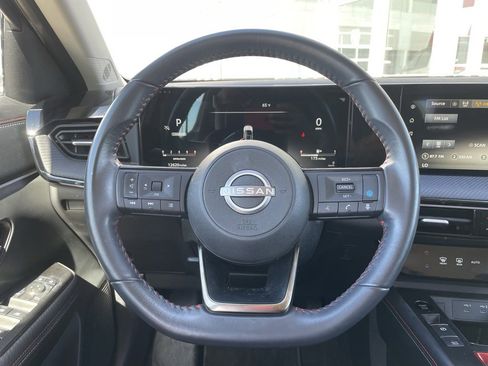 Certified 2025 Nissan Kicks SR image 13