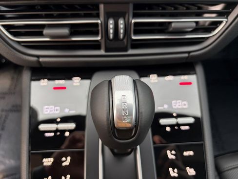 Certified 2026 Porsche Macan AWD/4WD image 25