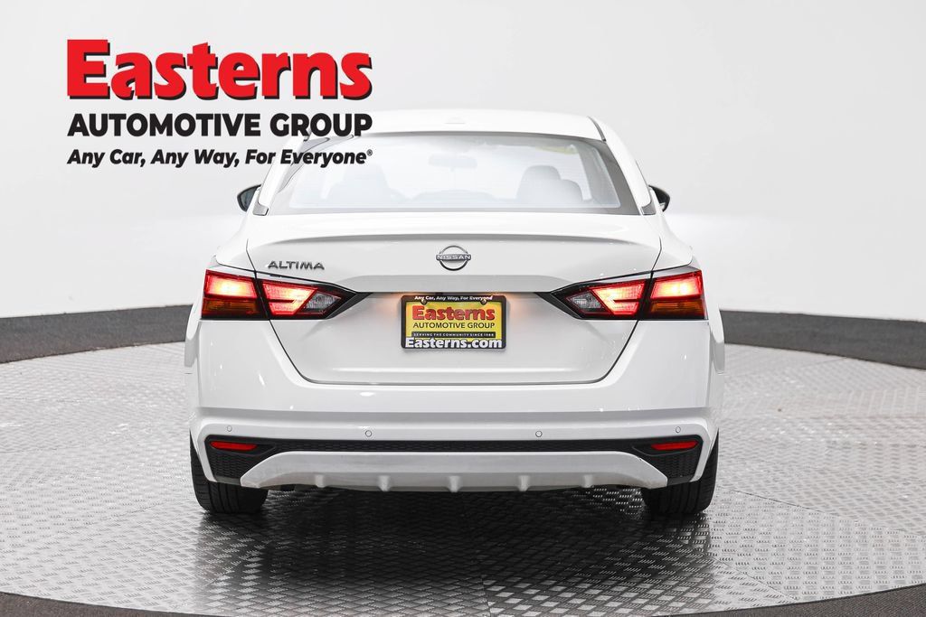 Used 2025 Nissan Altima 2.5 SV FWD image 6