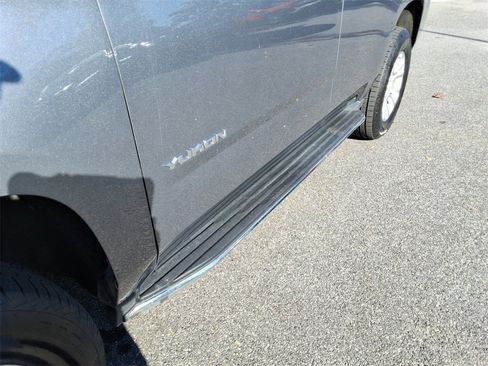 Used 2018 GMC Yukon SLT w/ Open Road Package image 11