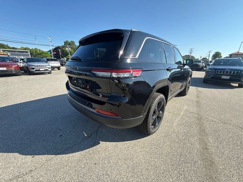 New 2026 Jeep Grand Cherokee Limited w/ Limited Altitude Package AWD/4WD image 5