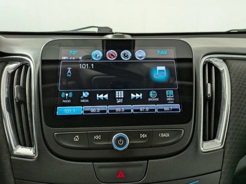 Used 2018 Chevrolet Malibu LT FWD image 17