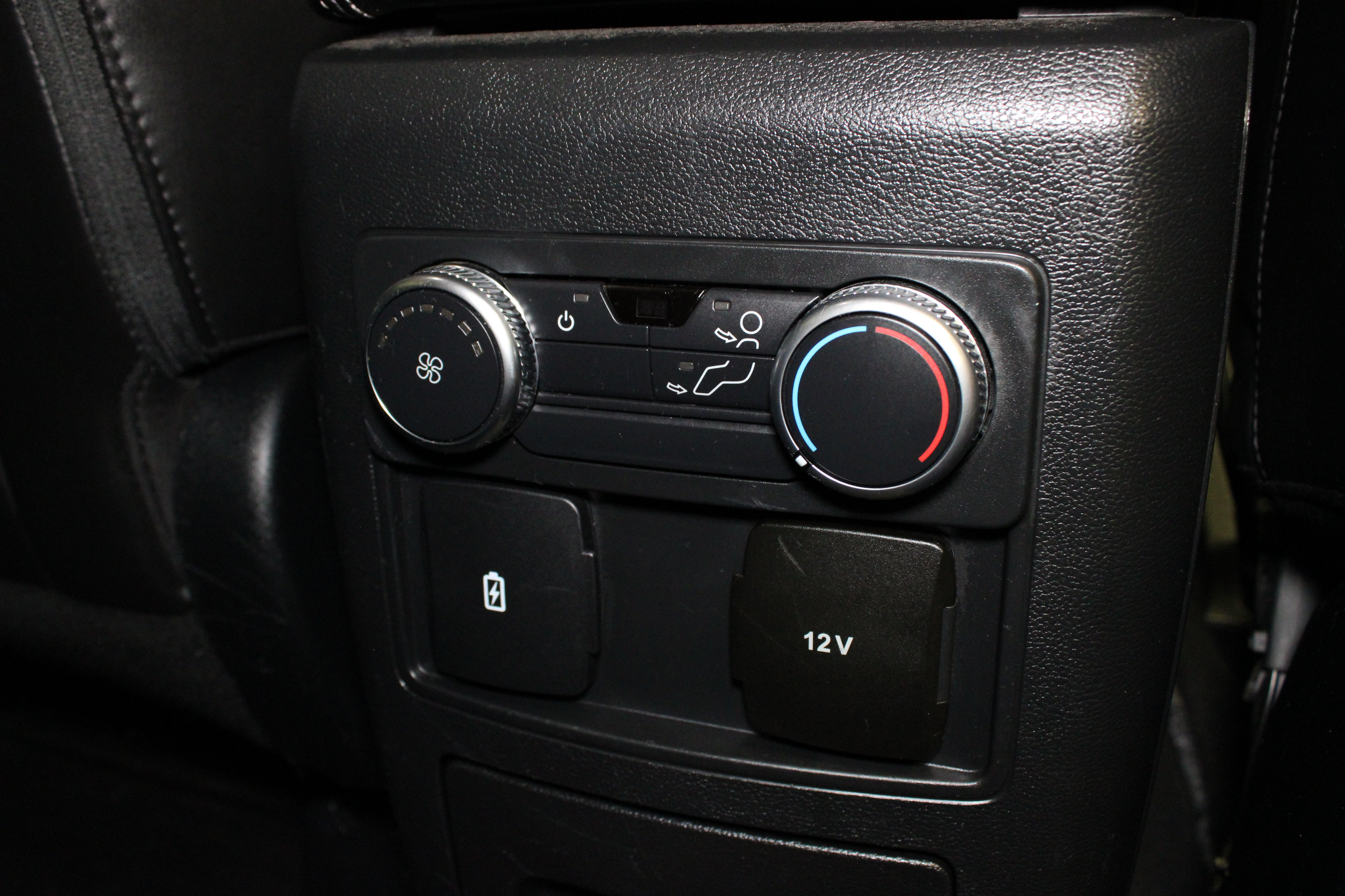Used 2022 Ford Explorer XLT w/ Equipment Group 202A AWD/4WD image 24