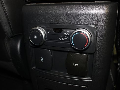 Used 2022 Ford Explorer XLT w/ Equipment Group 202A AWD/4WD image 24