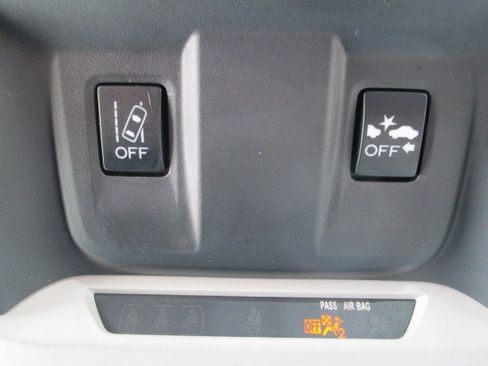 Used 2023 Subaru Forester AWD/4WD image 17