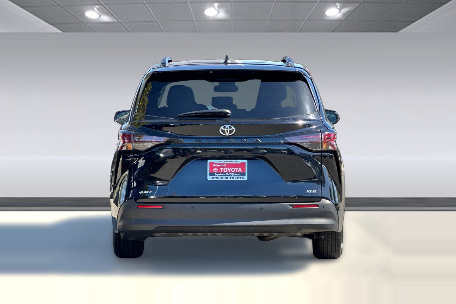 Used 2026 Toyota Sienna XLE FWD image 10